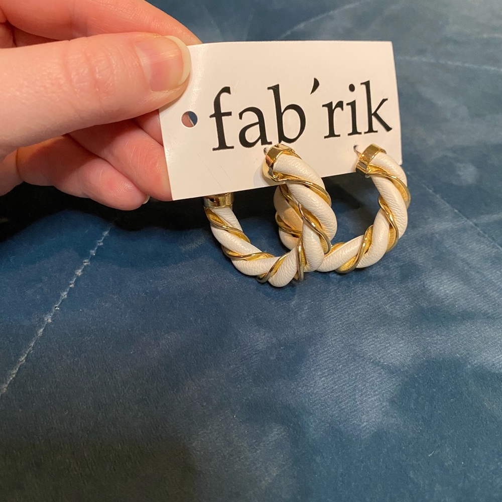 Gold and white twisted earrings by Fab’rik